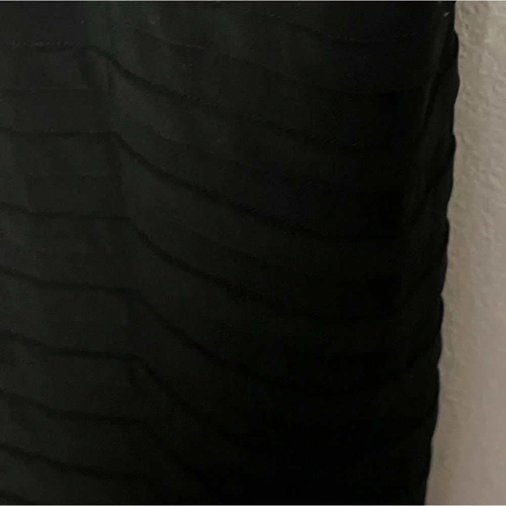 Elegant Black One-Shoulder Dress - Picture 4 of 5